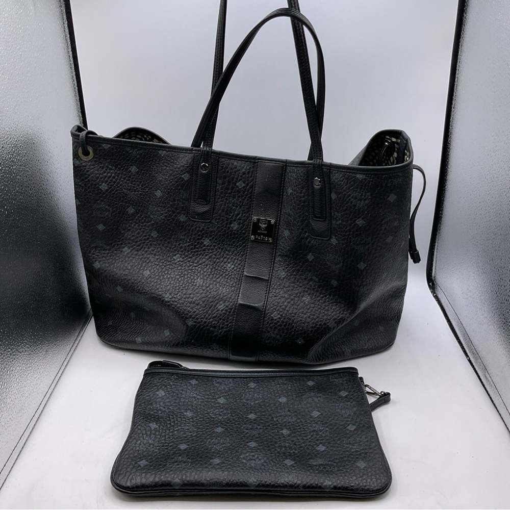 MCM Large Reversible Liz Shopper in Visetos Black Canvas With Pouchette